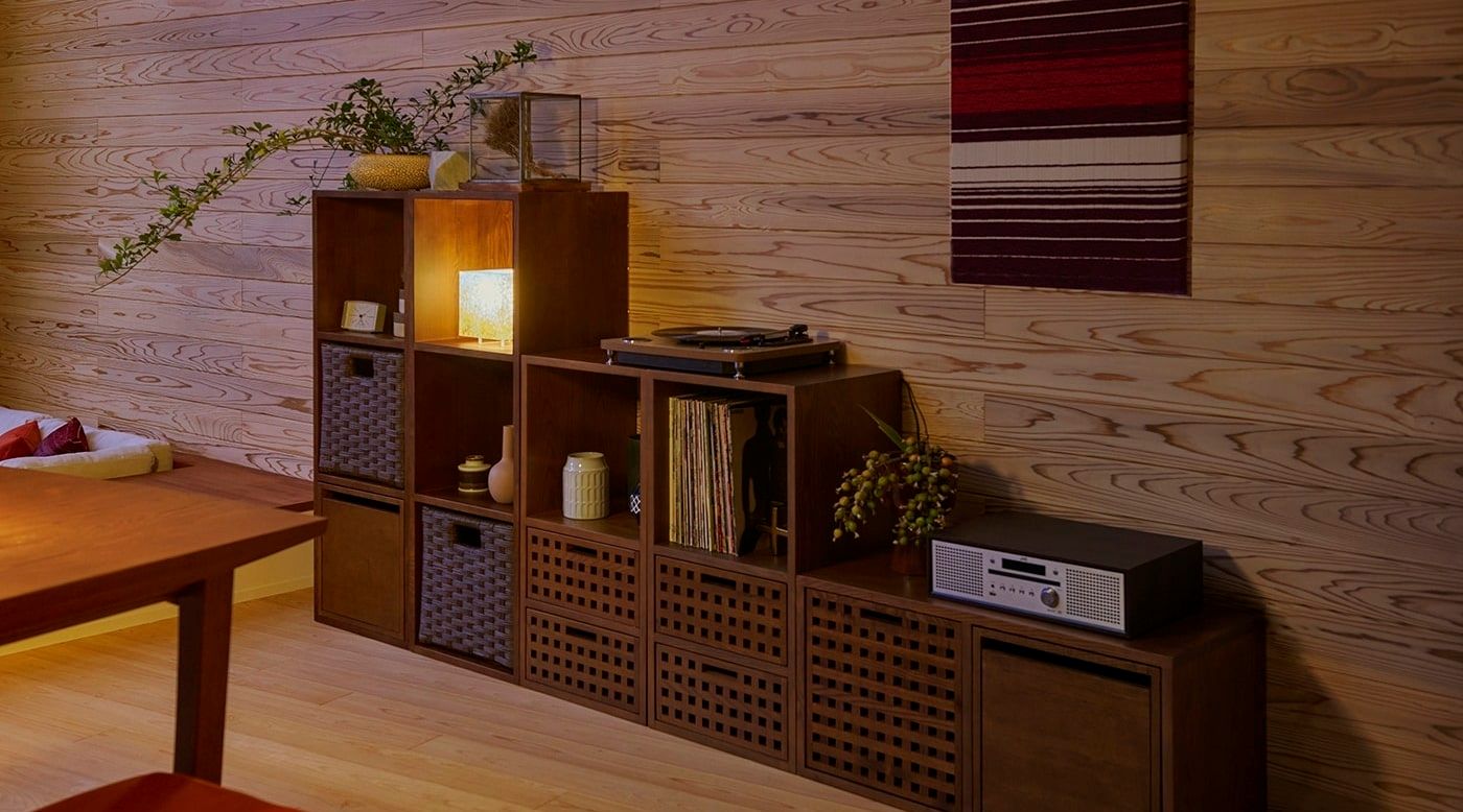 キューブシリーズに温もりをあたえるサンセットレッドコーディネート