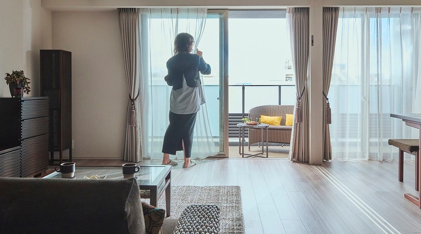 おしゃれなリビングカーテンの選び方 ～人気色や遮光のリビングカーテンをご紹介～