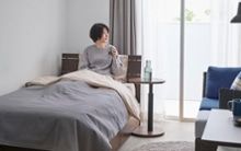「ダークブラウンのベッド特集」- 安眠へと誘う 大人の落ち着いたベッドルーム -