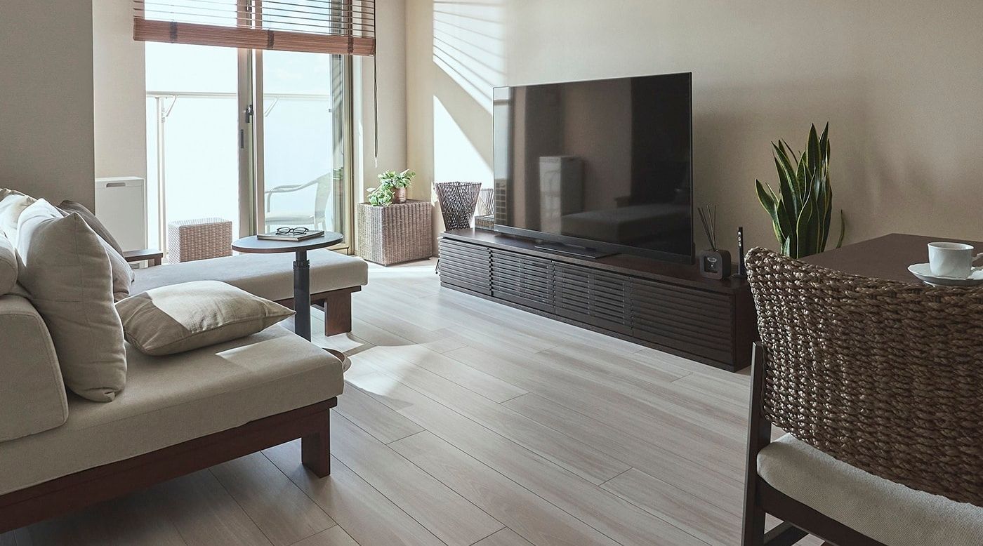 「ダークブラウンのテレビボード・テレビ台特集」高級感と温もりを感じるリビングルームに