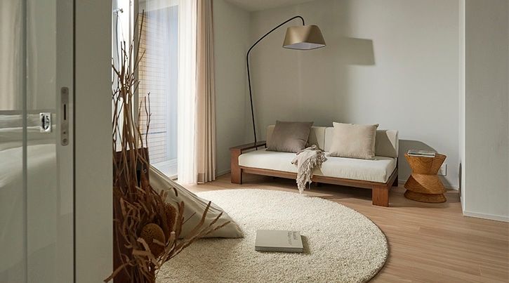 快適なリビングづくりはソファ選びから ～リビングに合うソファのサイズ・レイアウト実例を紹介～