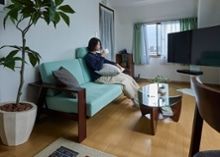 狭いリビングに置くソファの選び方～狭く見せないレイアウトのコツ＆実例集～