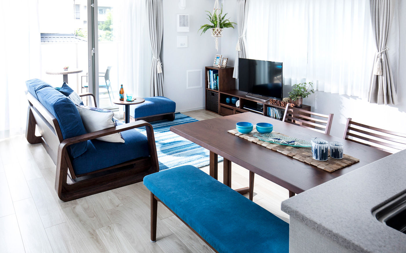 リビングダイニングの部屋サイズ 畳数 から見る ダイニングテーブルのサイズと配置について A Flat その暮らしに アジアの風を 目黒通り 新宿 大阪梅田 グランフロント北館