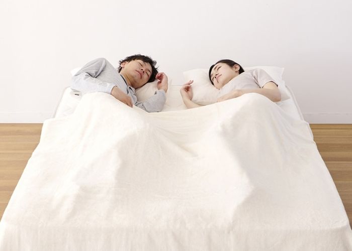 毛布の気持ちよい肌触りと軽さが快眠へと導く2