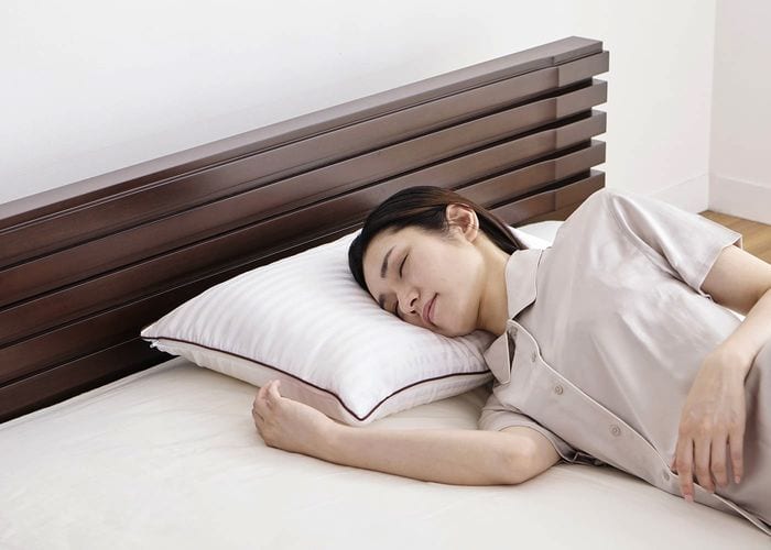 枕の上面：マイクロファイバー綿、枕の感触：柔らかめ