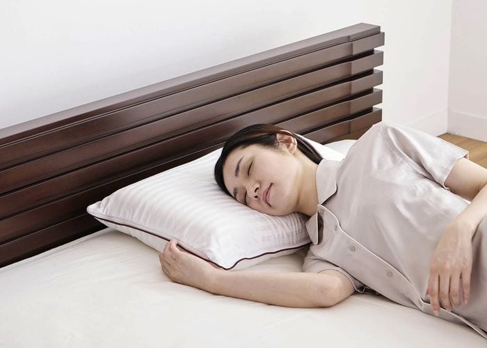 枕の上面：低反発ウレタンフォーム、枕の感触：普通（じんわり沈む）