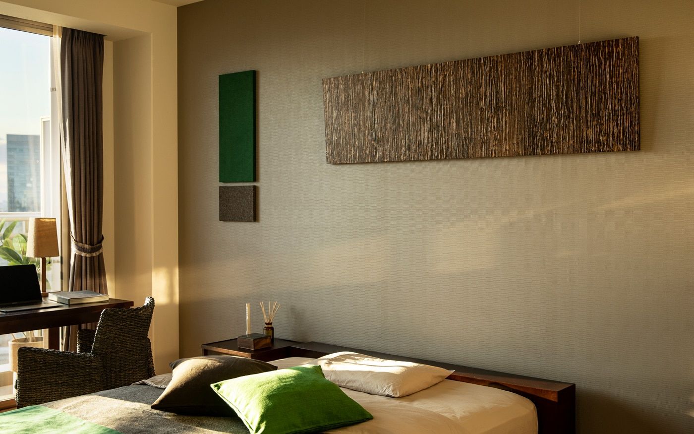 ホテルライクな寝室を演出する「壁面装飾・アートパネル」