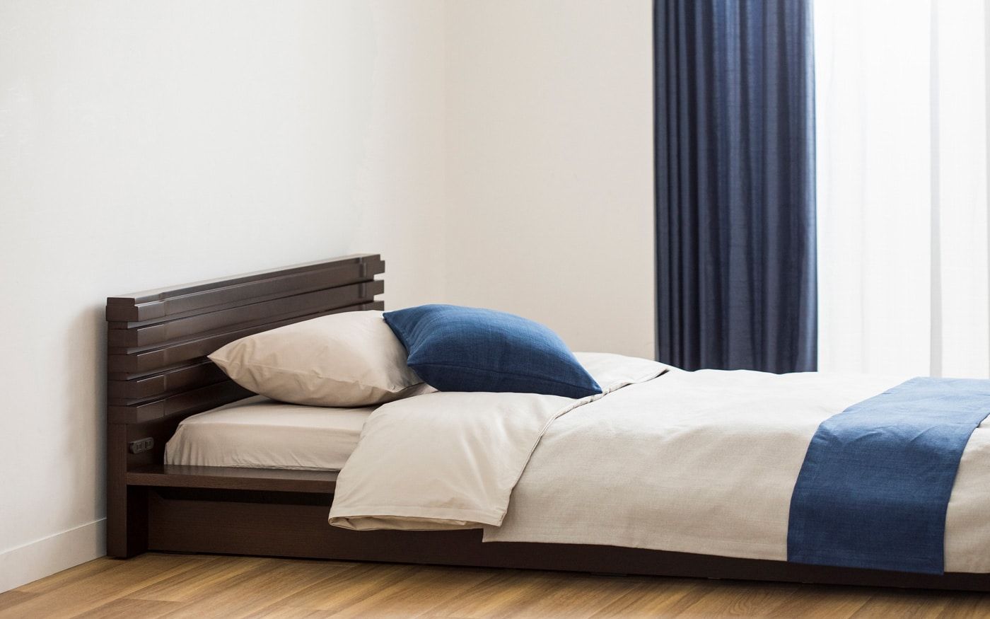 ローデザインで快適な寝心地も両立したベッド