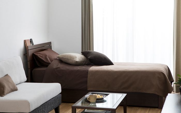 ベッド＋ソファで快適に暮らすワンルーム6畳 寝室例