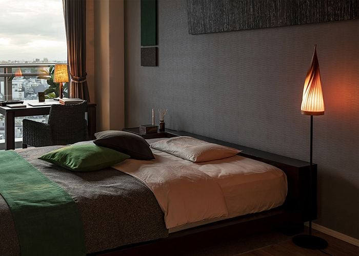 ベッド周辺に高低差のあるアクセントや灯りの効果が付く