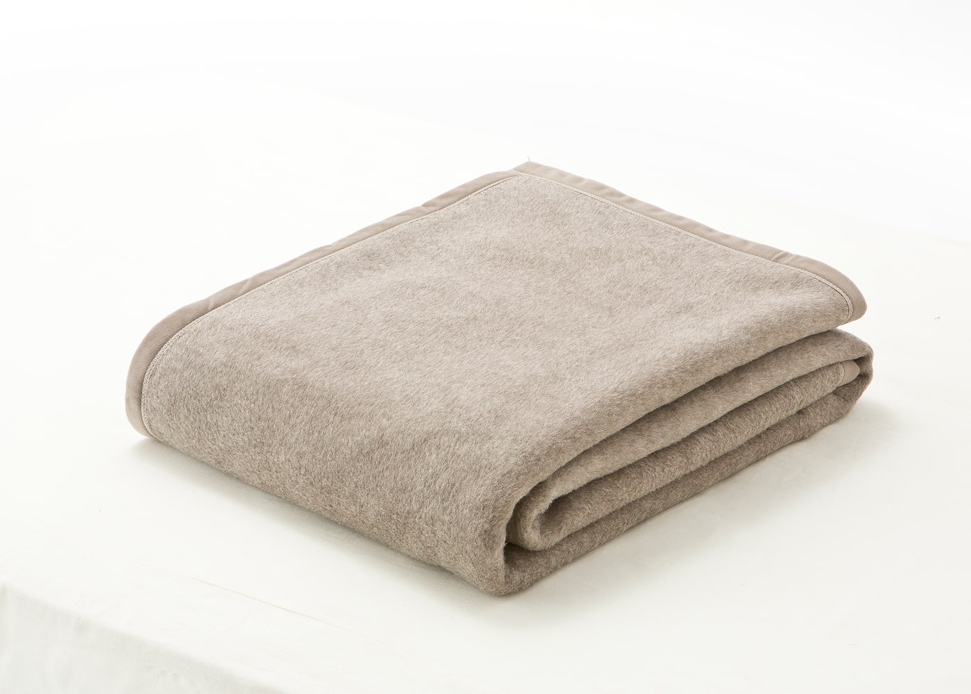 カシミヤ毛布～最高級の天然繊維カシミヤを100%使用～ | a.flat その 