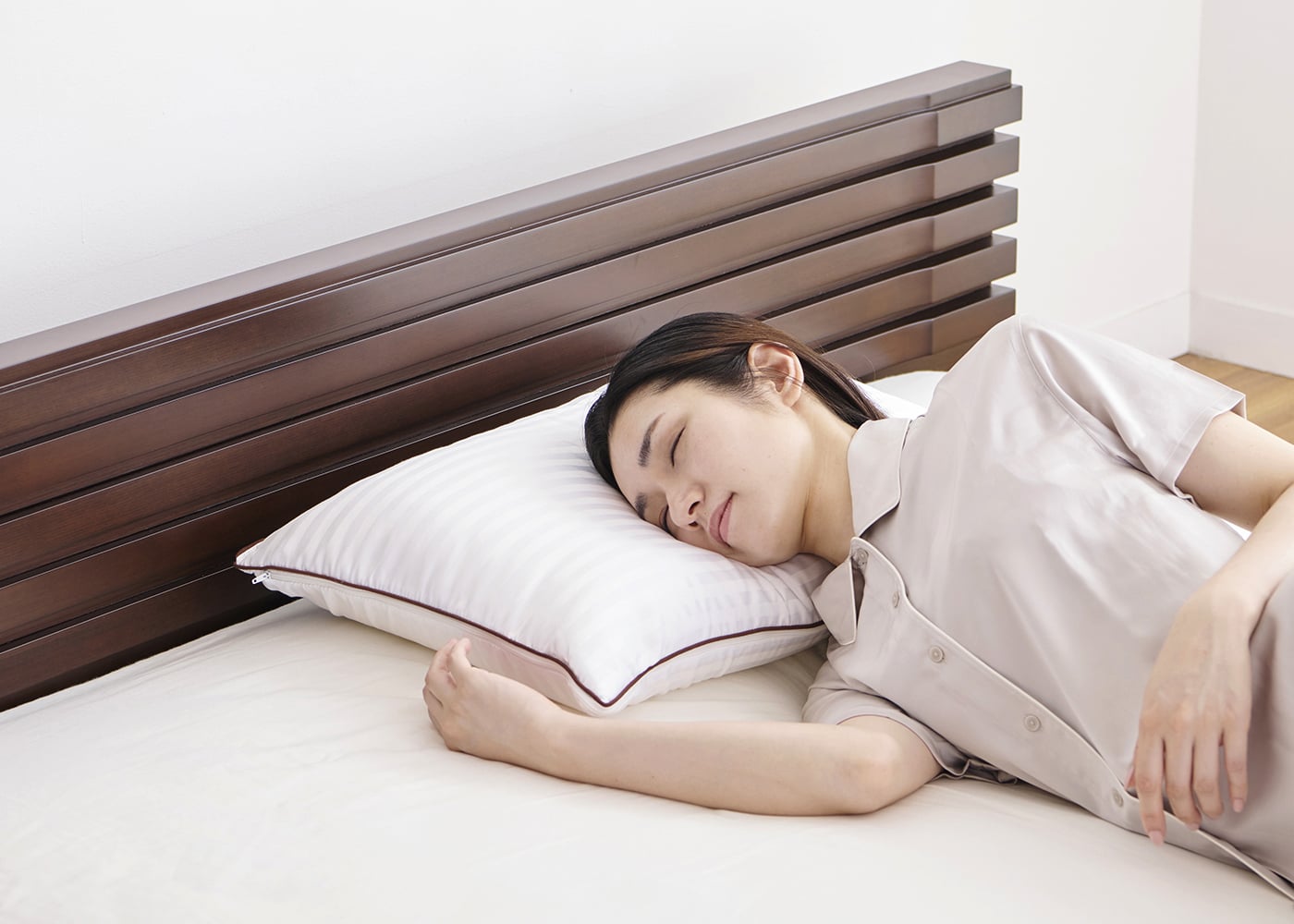 低反発枕 メモリーフォーム 通気性 快眠枕 リバーシブル 洗濯可能 調節可能