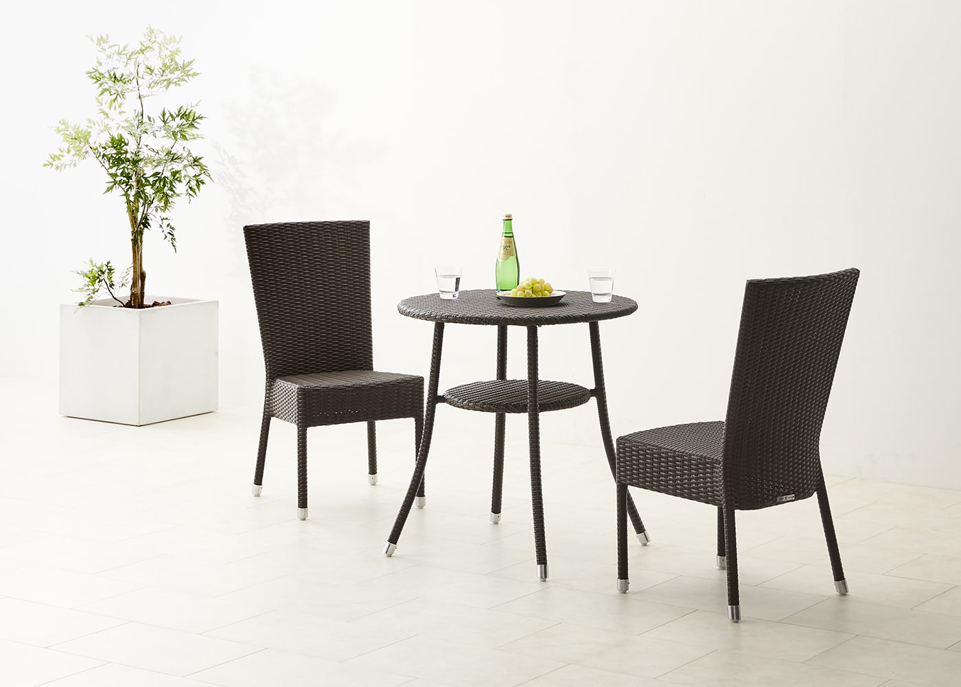 ガーデン・テーブル 700 セット 椅子2脚～耐久性と美しさを兼ね備えた屋外用ガーデン・テーブルセット～ | a.flat その暮らしに