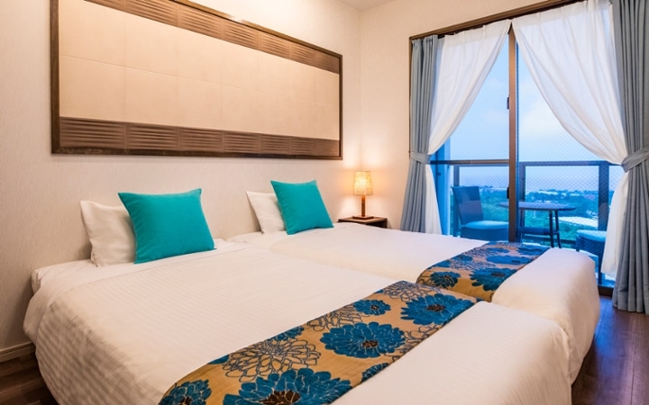 沖縄の海や空を彩るリゾートホテルの家具・インテリアコーディネート実例：画像13