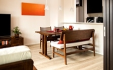 No.129 無垢材の家具でトータルコーディネート　～ぬくもり感じる赤の空間～