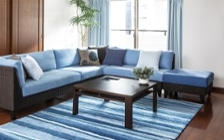 No.185　ブラウンの床を活かすラタン素材の家具と爽やかなブルーのインテリアコーディネート：画像15