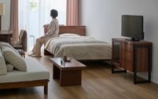 No.284：一人暮らしに温もりを。無垢材家具で整えた8畳ワンルーム：画像1