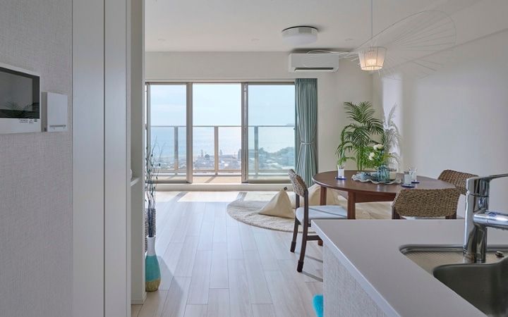 No.303：海風が通り抜ける家。家族の笑顔が広がるリゾートリビング：画像2