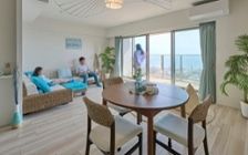 No.303：海風が通り抜ける家。家族の笑顔が広がるリゾートリビング：画像1