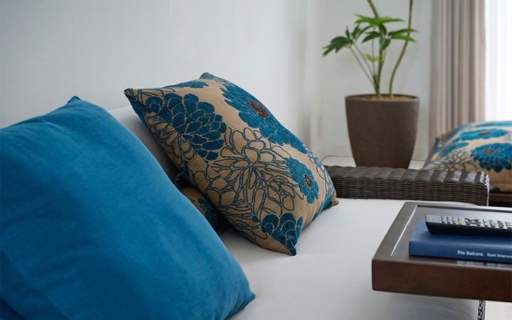 No.305：ブルー×ホワイトの清涼感。8畳で叶える爽やかなくつろぎ：画像4