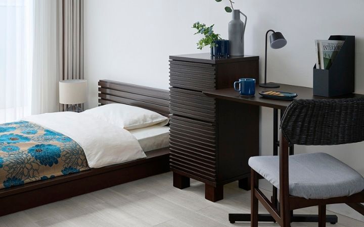 No.305：ブルー×ホワイトの清涼感。8畳で叶える爽やかなくつろぎ