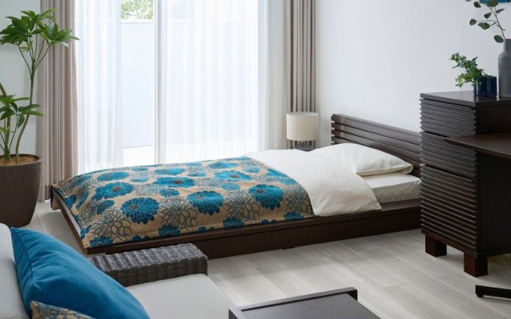 No.305：ブルー×ホワイトの清涼感。8畳で叶える爽やかなくつろぎ