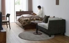 No.308：ホテル風の居心地。ブラウンの温もりを楽しめる8畳：画像1