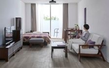 No.323：紫と花柄で魅せる。12畳を贅沢に使う大人コーデ：画像2